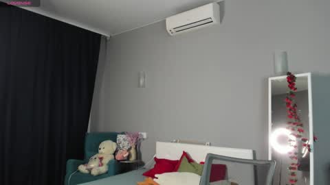 Hello guys I am Vikky Krauss not Vicky online show from December 2, 2:57 am