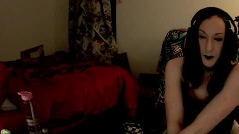 vikskikat online show from December 8, 10:14 pm