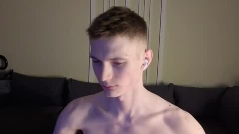 Max online show from March 11, 6:44 pm