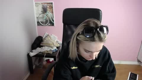 viktoria_lovely online show from May 22, 6:31 am