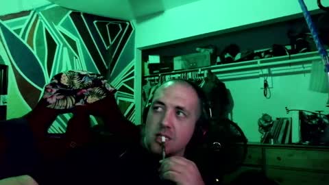 onlyhaveeyes4u online show from April 15, 2:15 am