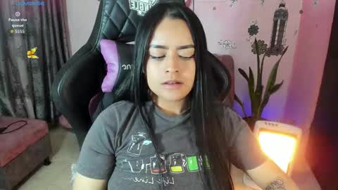 Snapshot of vio_let_ chatting on October 4, 7:28 am Daniela online show from October 4, 7:28 am