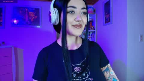 violet online show from April 16, 7:52 am