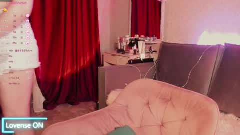 violet____h online show from November 23, 7:45 pm