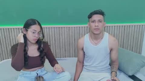 violet_and_dylan online show from December 4, 12:05 pm