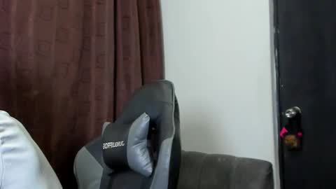 Violet and Myers online show from March 9, 11:15 am