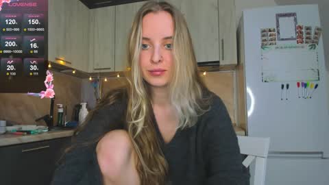 Snapshot of violet_blue_eyes chatting on December 3, 12:13 pm Violet online show from December 3, 12:13 pm