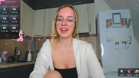 Snapshot of violet_blue_eyes chatting on December 4, 2:20 pm Violet online show from December 4, 2:20 pm