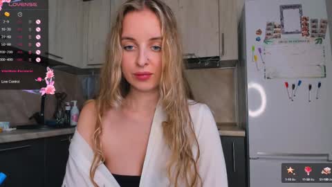 Snapshot of violet_blue_eyes chatting on February 12, 1:16 pm Violet online show from February 12, 1:16 pm