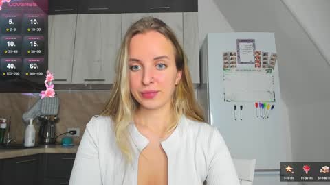 Snapshot of violet_blue_eyes chatting on December 10, 1:44 pm Violet online show from December 10, 1:44 pm