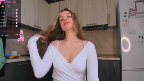 Snapshot of violet_blue_eyes chatting on February 24, 1:53 pm Violet online show from February 24, 1:53 pm