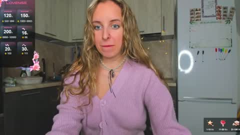 Snapshot of violet_blue_eyes chatting on December 25, 1:09 pm Violet online show from December 25, 1:09 pm