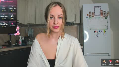 Snapshot of violet_blue_eyes chatting on January 26, 2:08 pm Violet online show from January 26, 2:08 pm