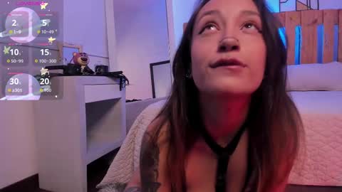 Snapshot of violet_jonesss chatting on September 22, 3:49 pm Violet Jones online show from September 22, 3:49 pm