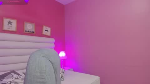violet_sinclair online show from June 2, 11:34 am