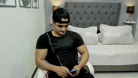 VIOLETA AND MAXX online show from December 17, 12:50 am