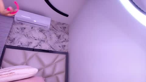 violeta london online show from April 1, 3:07 am