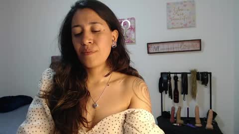 violeta_scott_ online show from June 3, 2:33 pm
