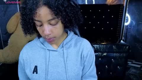 violeth_b online show from March 23, 1:05 pm