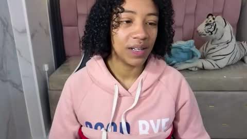 violeth_b online show from January 15, 1:09 pm