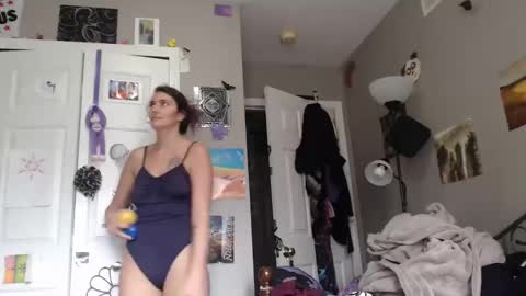 Violet Hooper online show from April 14, 2:42 pm