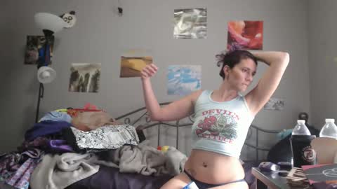 Violet Hooper online show from March 23, 5:40 pm