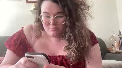 violetlyhappy online show from February 13, 4:32 pm