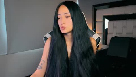 violetskinny online show from March 3, 9:00 pm