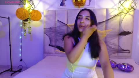 Snapshot of violetsweet_cs chatting on October 23, 5:25 pm violetsweet_cs online show from October 23, 5:25 pm