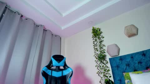 Snapshot of violett__rousee chatting on October 8, 3:40 pm violett rousee online show from October 8, 3:40 pm