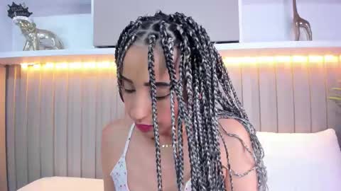 Snapshot of violett_rabbit_ chatting on October 20, 8:36 pm Violett online show from October 20, 8:36 pm