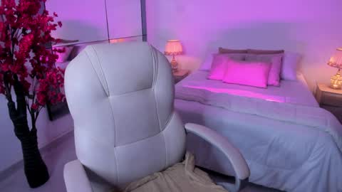 Violett online show from March 28, 8:27 am