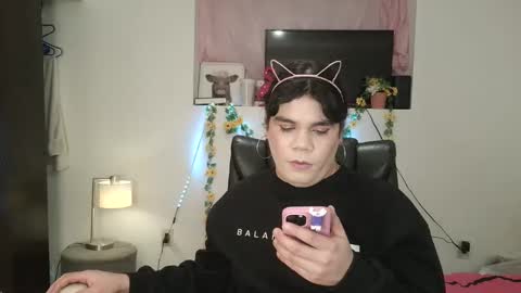 Snapshot of violettacam69 chatting on February 2, 9:07 am violettacam69 online show from February 2, 9:07 am