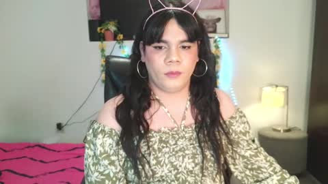 Snapshot of violettacam69 chatting on February 6, 1:21 pm violettacam69 online show from February 6, 1:21 pm