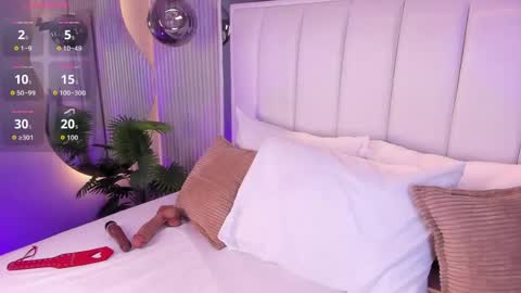 violettacolinss online show from May 16, 11:31 am