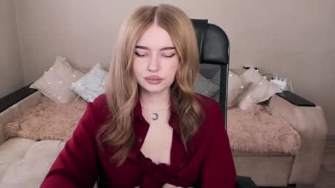 ViolettaOtis online show from February 26, 11:21 am