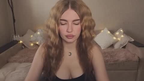 ViolettaOtis online show from September 18, 12:09 pm