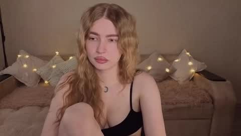ViolettaOtis online show from May 7, 1:40 pm