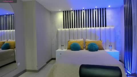 Violett Castel online show from March 16, 7:40 pm