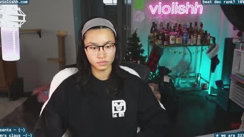 follow me on twitter violishh and ig violishh  online show from December 18, 8:03 pm