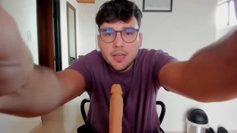 Snapshot of vito_ferrero chatting on October 16, 3:44 pm Vito Ferrer online show from October 16, 3:44 pm