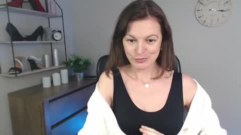 Vivian online show from March 5, 10:33 am