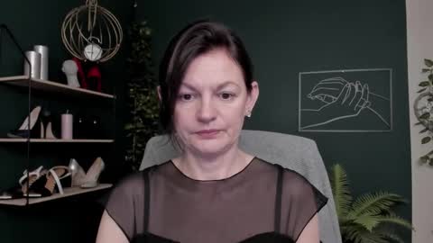 Vivian online show from December 15, 8:21 am