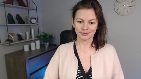 Vivian online show from March 6, 9:47 am