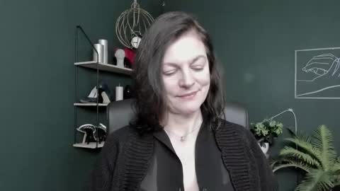 Vivian online show from March 27, 8:26 am