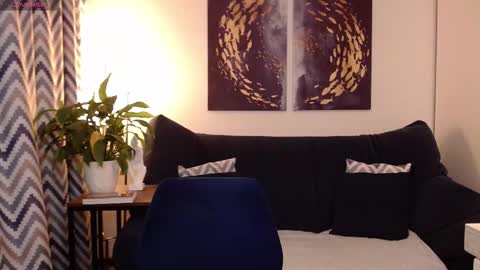 Vivian online show from October 9, 6:24 pm