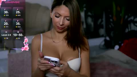 Vivi online show from November 13, 9:39 pm