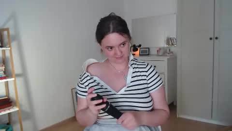 Lela online show from July 26, 12:03 pm