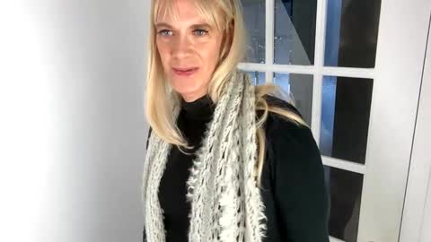 Vivlove online show from December 28, 8:58 pm