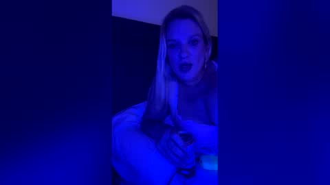 vivienesky online show from May 12, 5:49 am